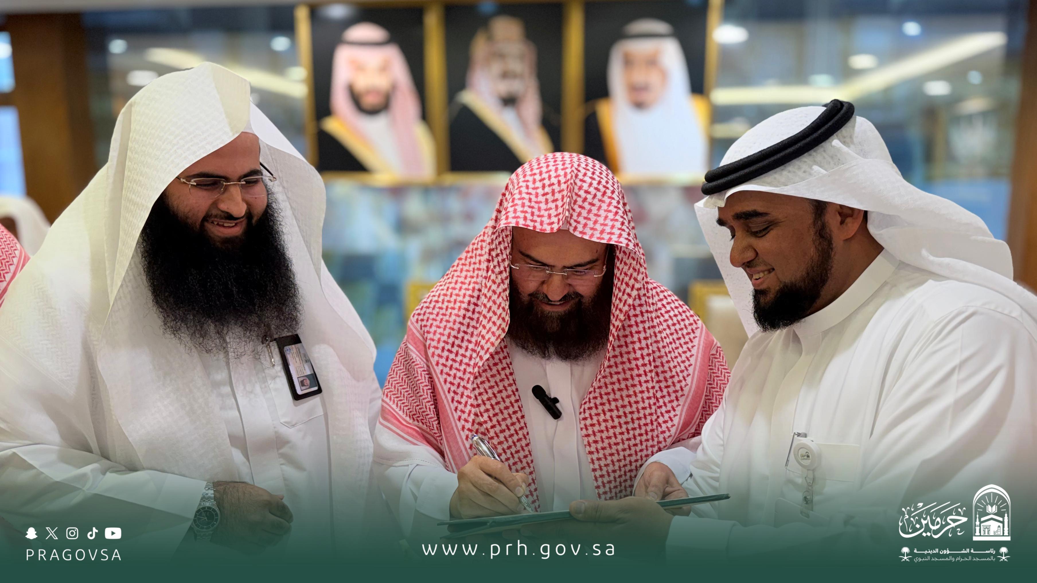 معالي رئيس الشؤون الدينية يرعى تخريج الدفعة الأولى من معلمي تعليم العربية لغير الناطقين بها بالشراكة مع مجمع الملك سلمان العالمي للغة العربية